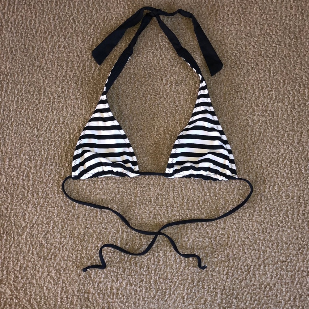 Adorable xhilaration swim suit top